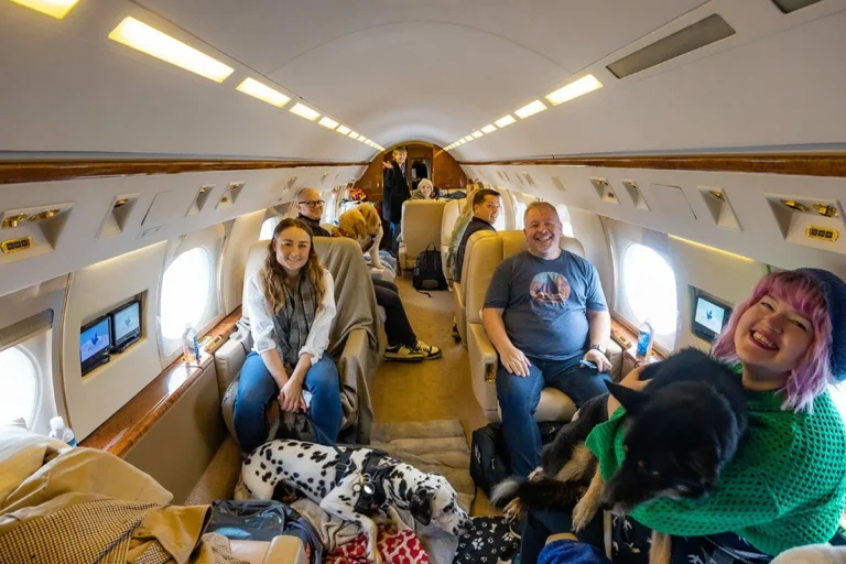 Passageiros e pets em voo da K9 Jets Europa